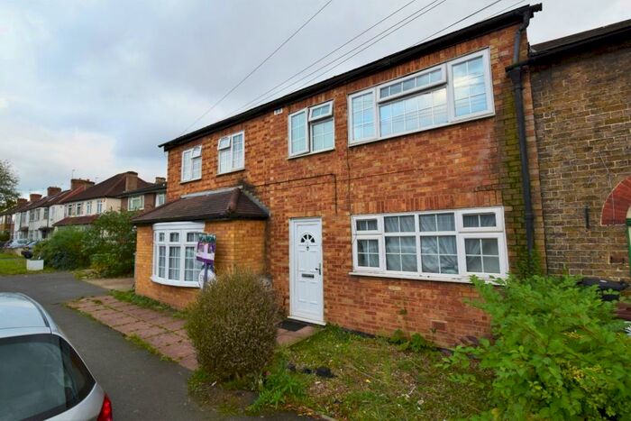 2 Bedroom Flat To Rent In College Road, Harrow Weald, Harrow, Greater London, HA3