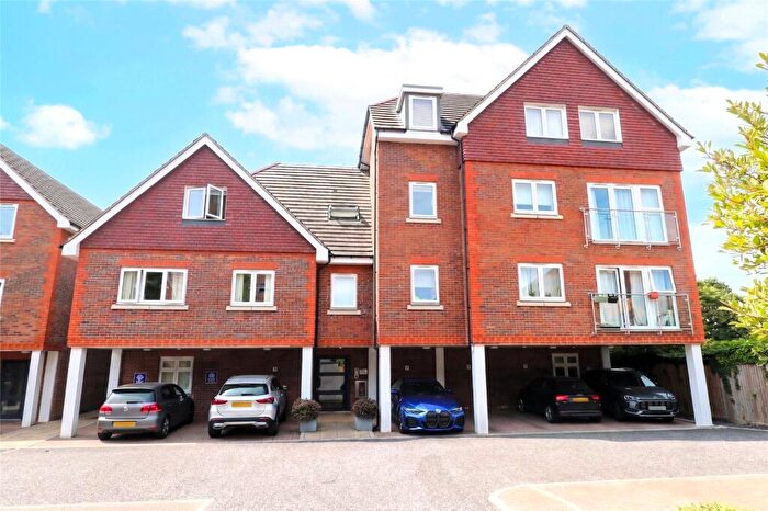 2 Bedroom Apartment For Sale In Wain Close, St. Albans, Hertfordshire, AL1