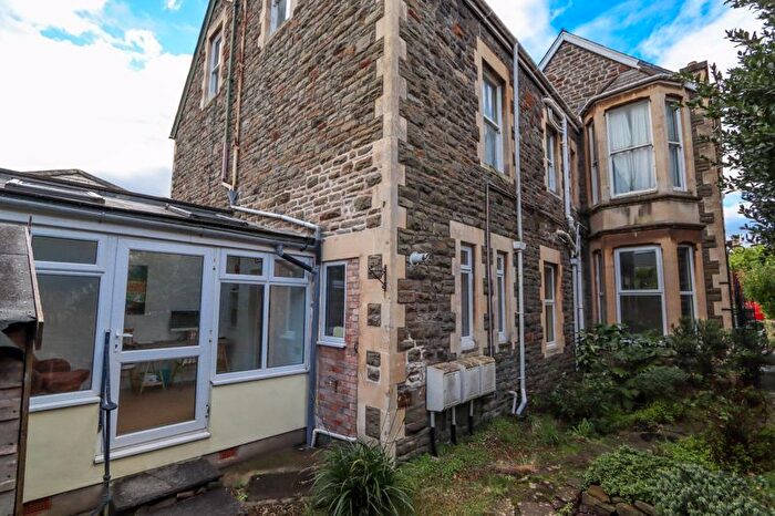 2 Bedroom Flat For Sale In Queens Road, Clevedon, BS21
