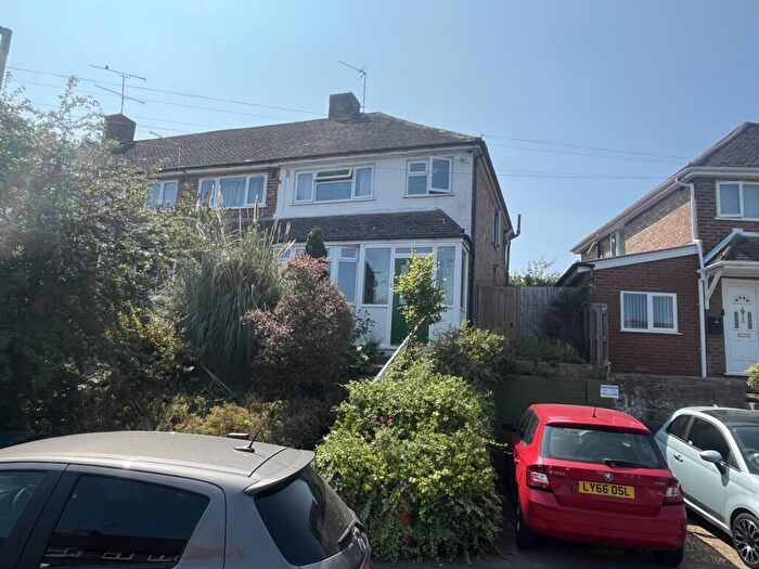 3 Bedroom End Of Terrace House For Sale In Thirlmere Avenue, Tilehurst, Reading, Berkshire, RG30