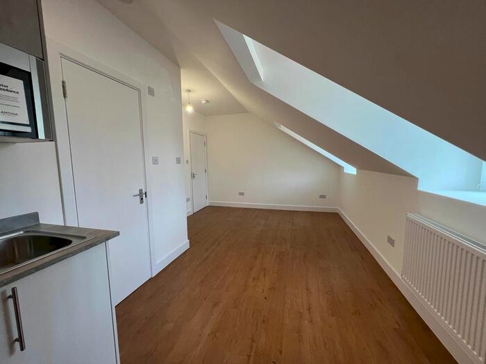 Studio To Rent In Kingston Road, Teddington, TW11