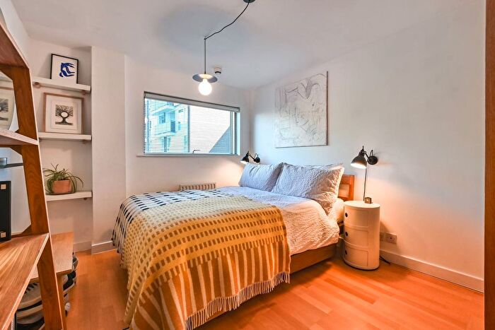 2 Bedroom Flat For Sale In De Beauvoir Crescent, De Beauvoir Town, London, N1