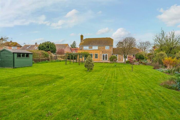 4 Bedroom Detached House For Sale In Stalbridge Weston, Sturminster Newton, DT10