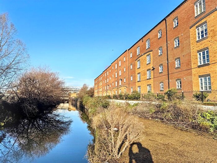 2 Bedroom Flat For Sale In Otter Close, London, E15