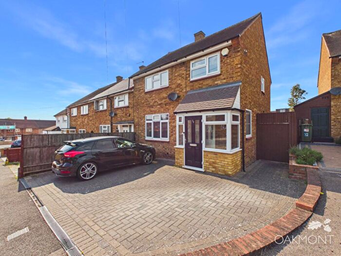 3 Bedroom End Of Terrace House For Sale In Penzance Gardens, Romford, RM3