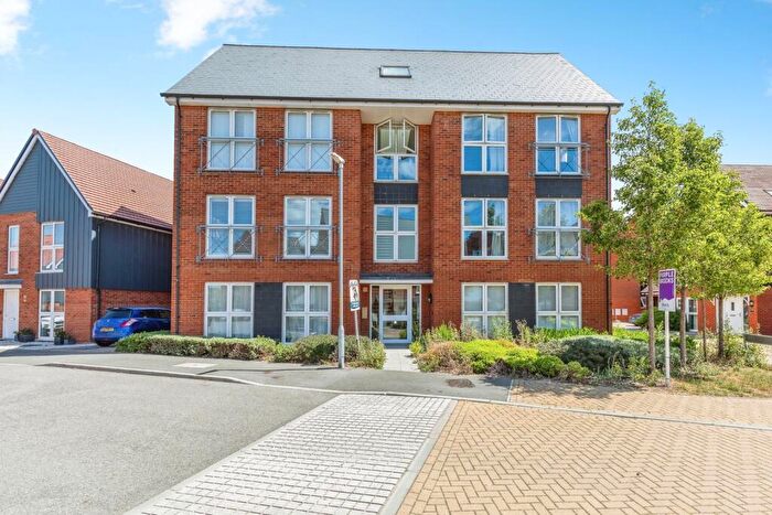 2 Bedroom Flat For Sale In Viking Road, Wouldham, Rochester, Kent, ME1