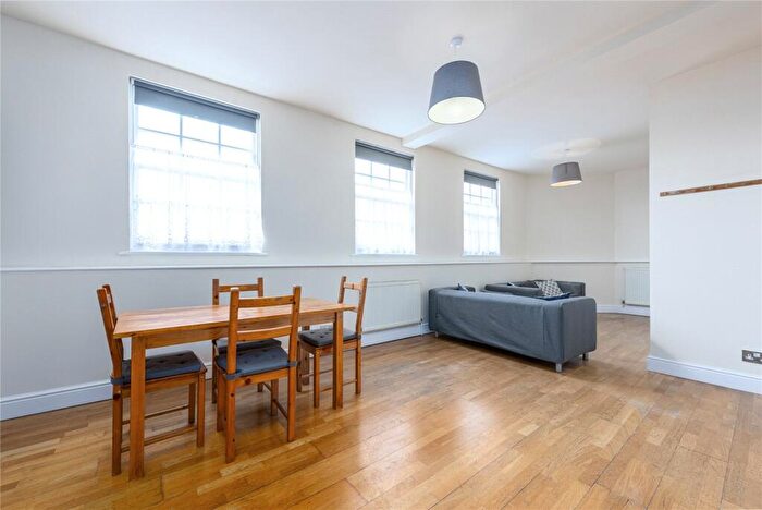 2 Bedroom Flat To Rent In Roman Road, Bow West, E3