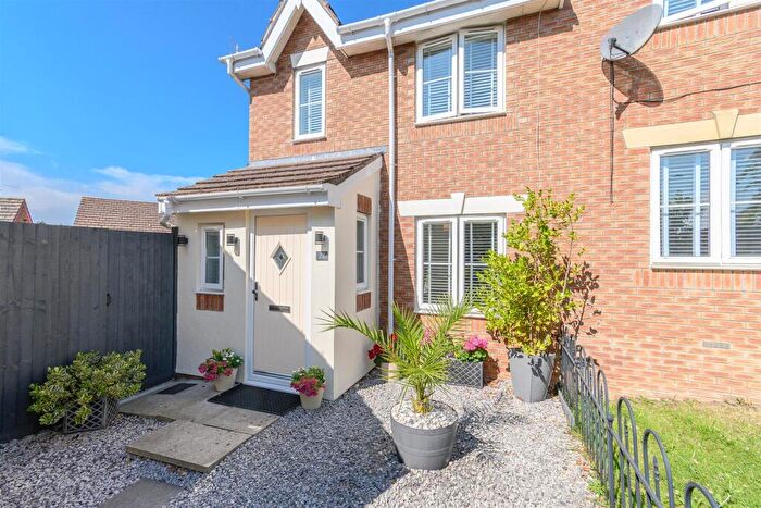 3 Bedroom Semi-Detached House For Sale In Afal Sur, Barry, CF63