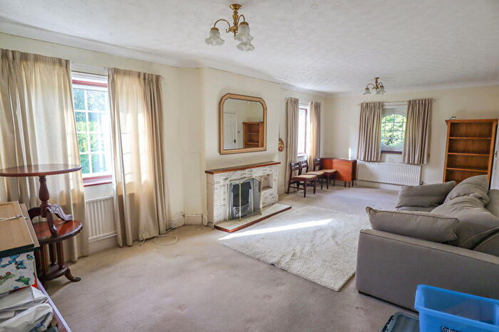 2 Bedroom Detached Bungalow For Sale In Oxford Road, Calne, SN11