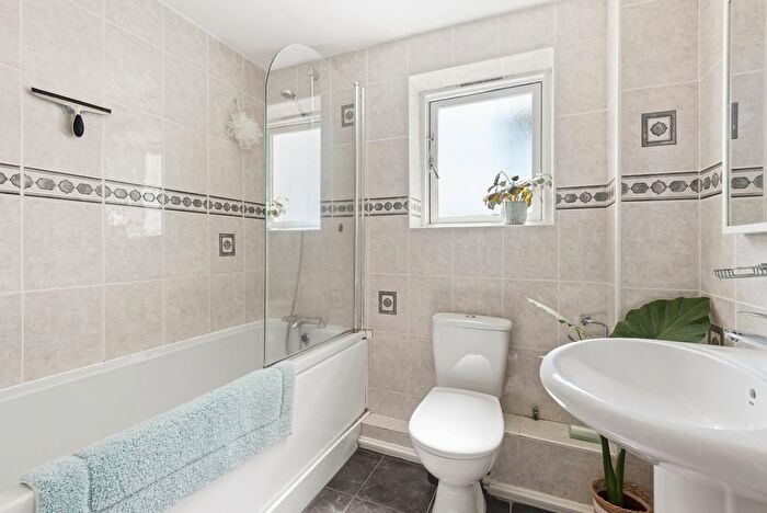 2 Bedroom Flat To Rent In Canonbury Crescent, Canonbury, N1