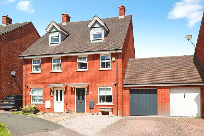 3 Bedroom Semi Detached House For Sale In Thatcham Avenue, Kingsway, Gloucester, GL2