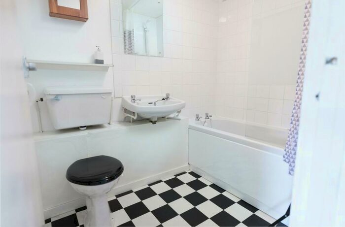 1 Bedroom Flat For Sale In Eleanor Close, Lewes, BN7