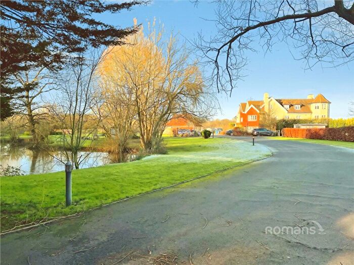 2 Bedroom Flat To Rent In Belmont Farm House, Stud Green, Maidenhead, SL6