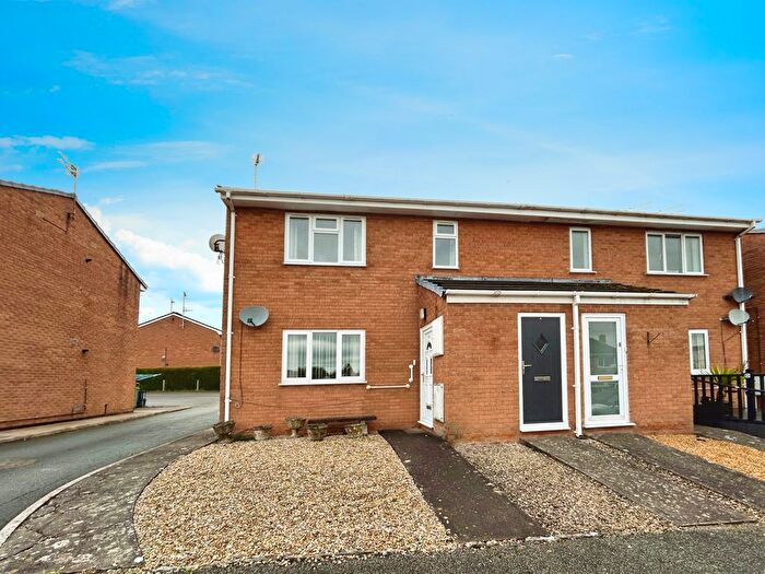 1 Bedroom Flat To Rent In Aldergrove Place, Coedpoeth, LL11