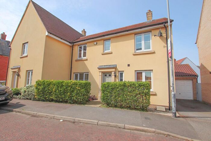 3 Bedroom Semi-Detached House To Rent In Kirk Way, Colchester, CO4