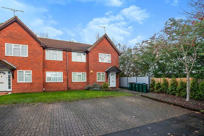 2 Bedroom Maisonette To Rent In Ridge Court, Coventry, West Midlands, CV5