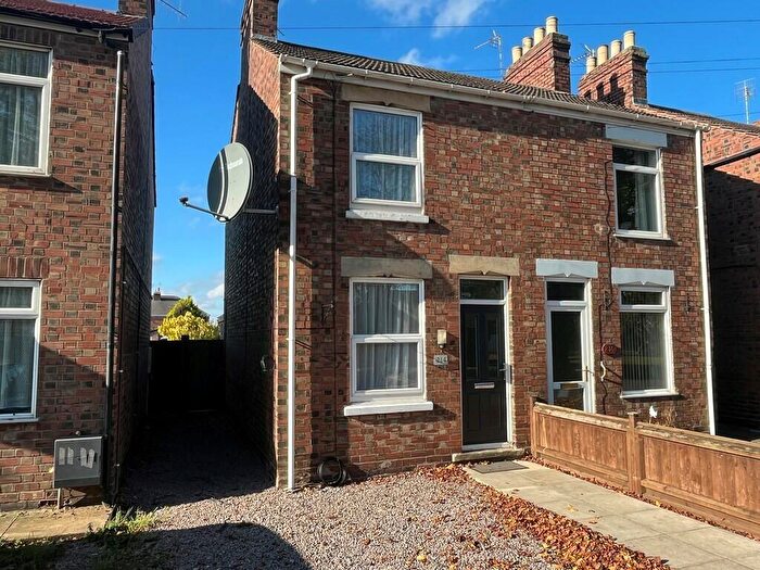 3 Bedroom Semi-Detached House For Sale In Park Road, Spalding, Lincolnshire, PE11