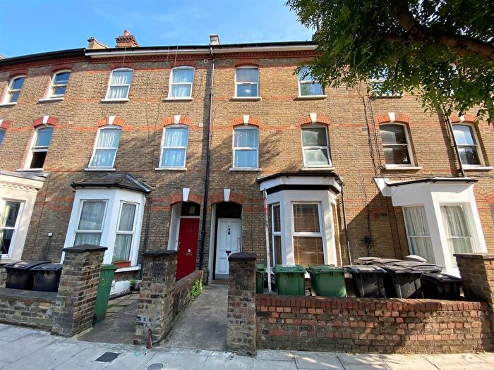 1 Bedroom Flat To Rent In Loveridge Road, Kilburn, London, NW6