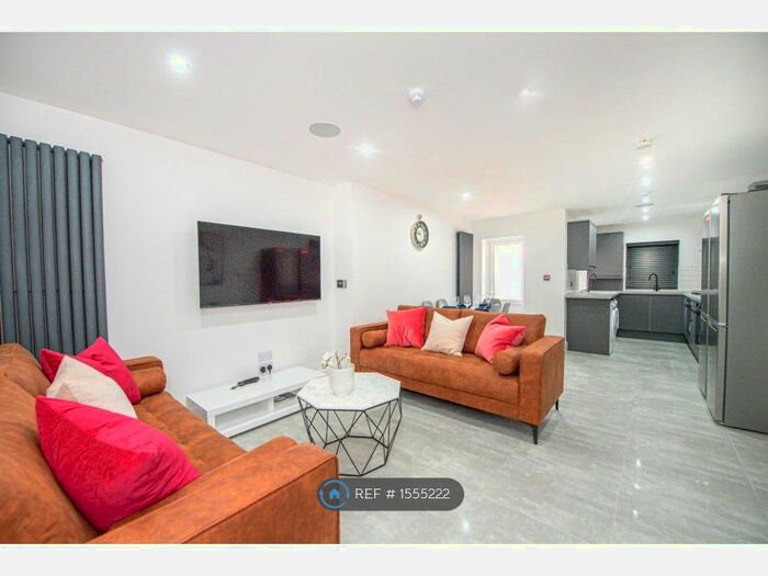 5 Bedroom Semi-Detached House To Rent In Egerton Road, Manchester, M14