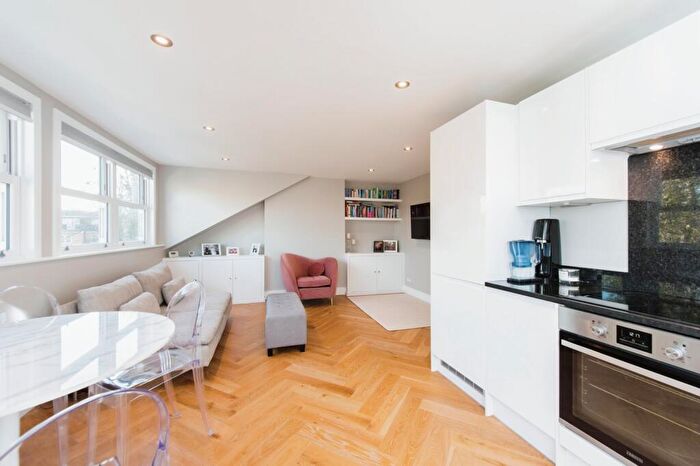2 Bedroom Flat For Sale In Fassett Road, Kingston Upon Thames, KT1