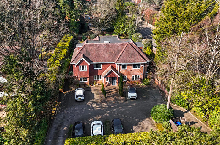 2 Bedroom Apartment For Sale In Connaught Road, Camberley, Surrey, GU15