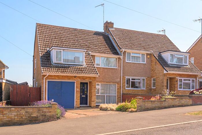 4 Bedroom Semi-Detached House For Sale In Derwent Crescent, Kettering, NN16