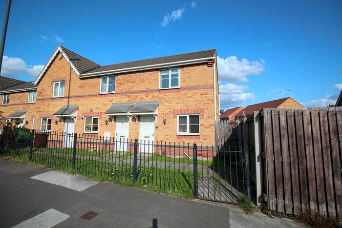 2 Bedroom Town House To Rent In Cannon Close, Rawmarsh, Rotherham S62