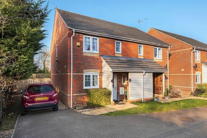 3 Bedroom Semi-Detached House To Rent In Newbury, Berkshire, RG14
