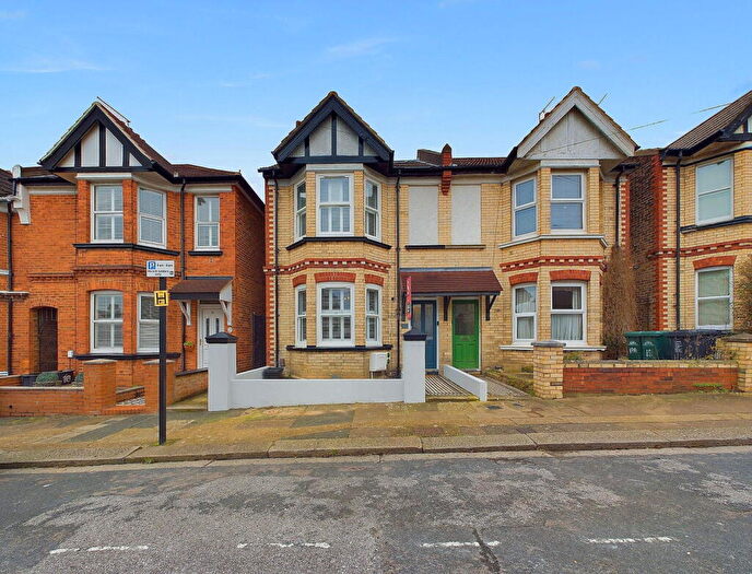 4 Bedroom Semi-Detached House For Sale In Leighton Road, Hove, BN3
