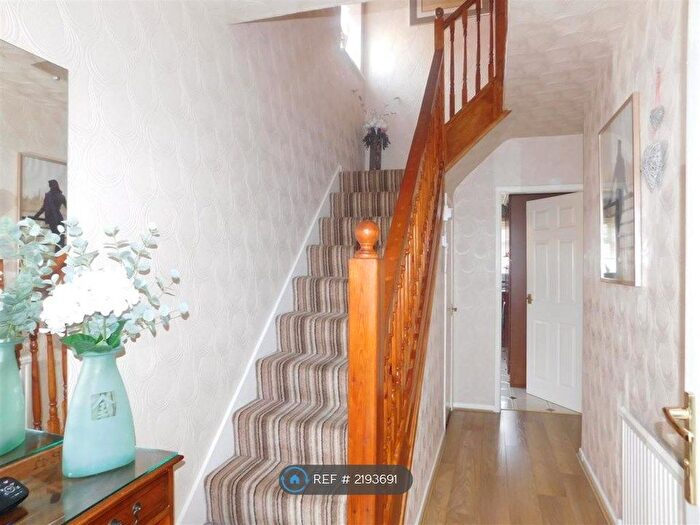 3 Bedroom Semi-Detached House To Rent In Greenwich Close, Manchester, M40