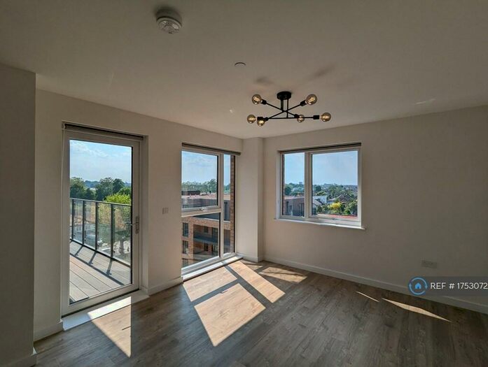 3 Bedroom Flat To Rent In Coniston House, New Malden, KT3