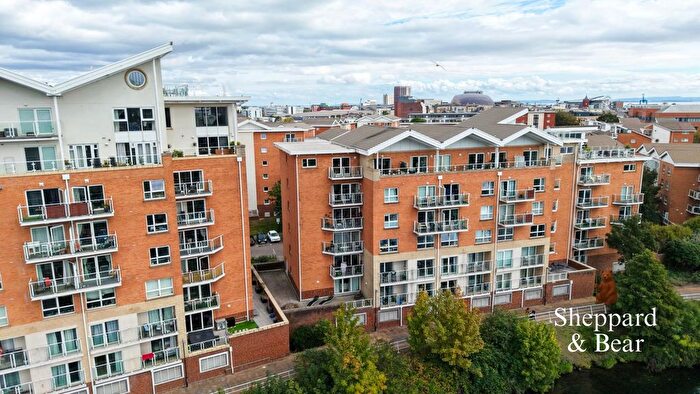 3 Bedroom Flat For Sale In Chandlery Way, Cardiff, CF10