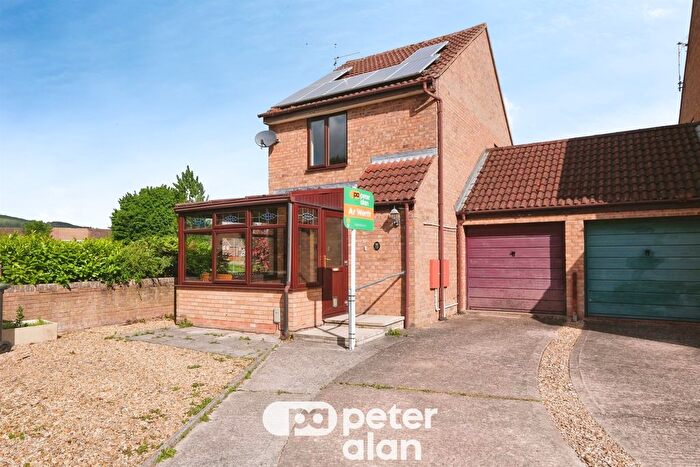2 Bedroom Link Detached House For Sale In Grosmont Close, Monmouth, NP25