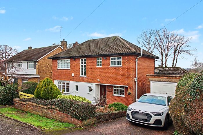 4 Bedroom Detached House For Sale In Chestnut Rise, Bushey, WD23
