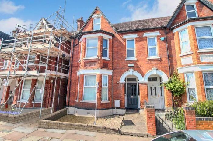 1 Bedroom Flat To Rent In Goldington Avenue, Bedford, MK40