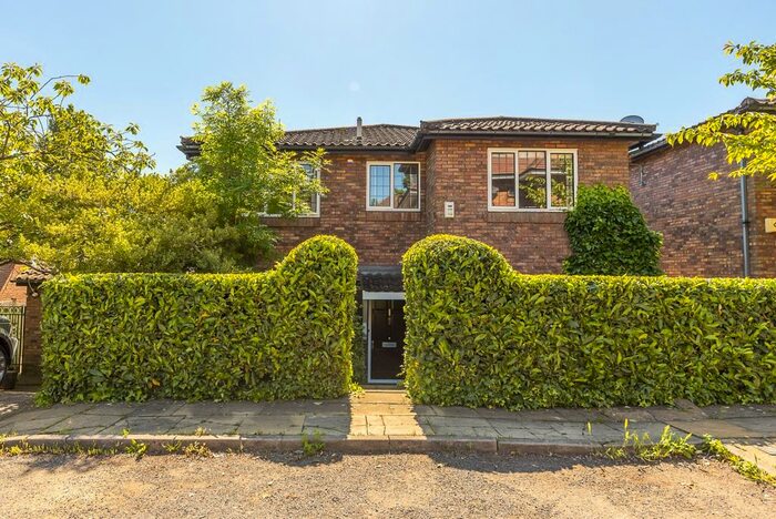 5 Bedroom Detached House To Rent In Arthur Road, London, SW19