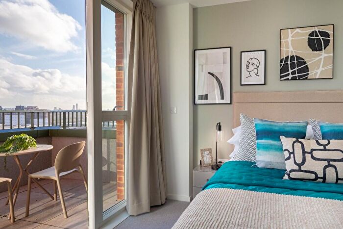 2 Bedroom Apartment For Sale In Meridian Way, London, N18