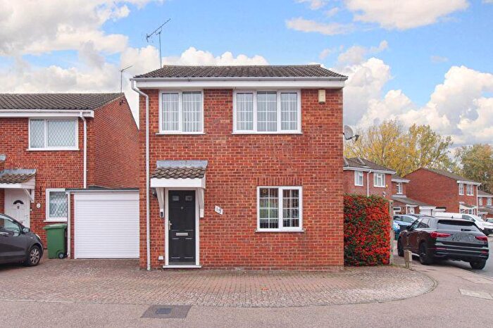 3 Bedroom Link Detached House For Sale In Berkeley Square, Hemel Hempstead, HP2