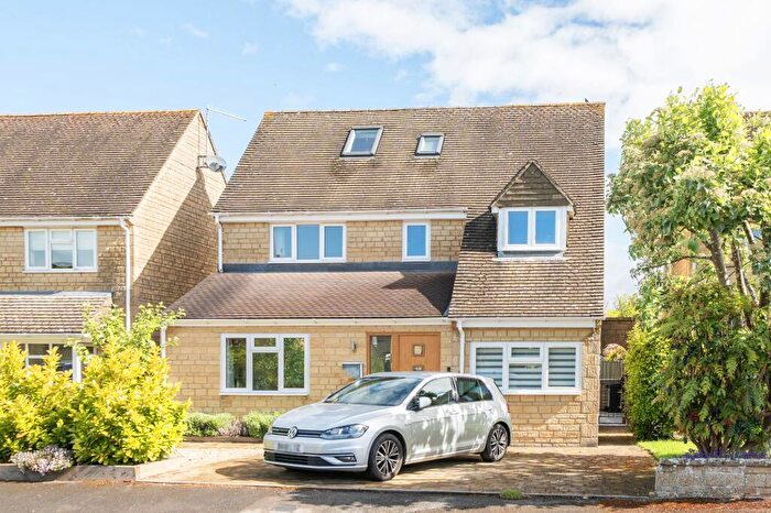 4 Bedroom Detached House To Rent In Lamberts Field, Bourton-On-The-Water, GL54