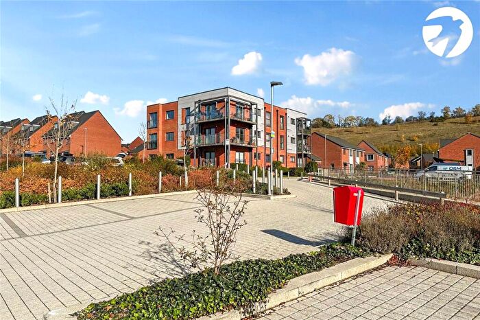 2 Bedroom Flat For Sale In Flint Rise, Castle Hill, Ebbsfleet Valley, Swanscombe, DA10