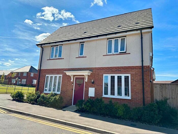 3 Bedroom Semi Detached House To Rent In Wilson Road, Banbury, OX16