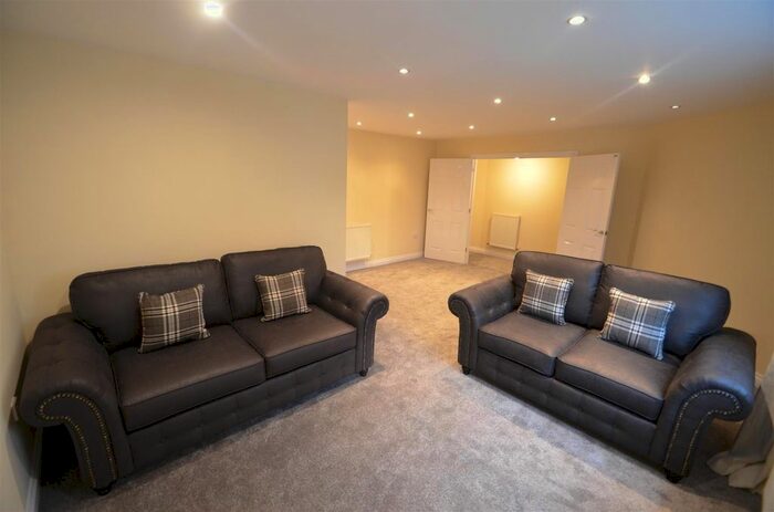 2 Bedroom Flat To Rent In Loughborough Road, West Bridgford, Nottingham, NG2