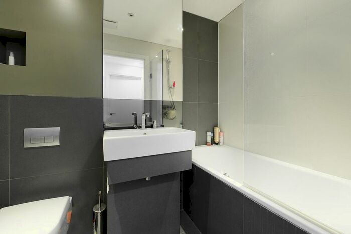 1 Bedroom Flat To Rent In Wenlock Building, Wharf Road, N1