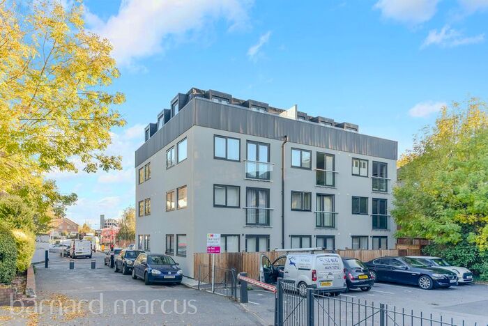 1 Bedroom Flat To Rent In Park Terrace, Worcester Park, KT4