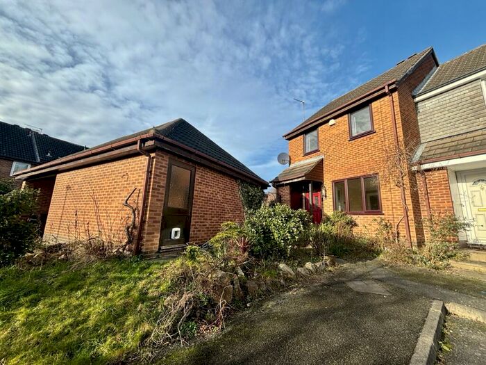 3 Bedroom End Of Terrace House To Rent In Shenington Way, Oakwood, DE21