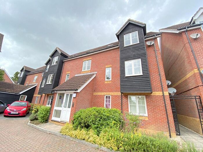 2 Bedroom Apartment To Rent In Gould Close, Newbury, RG14