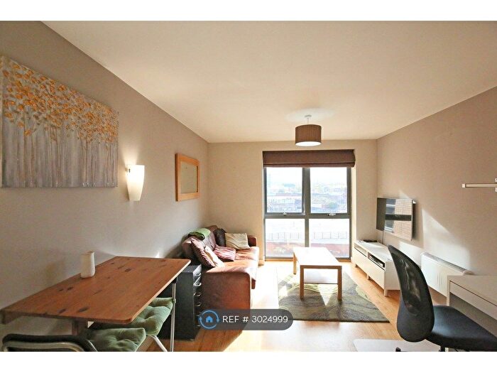 1 Bedroom Flat To Rent In Waterloo Apartments, Leeds, LS10