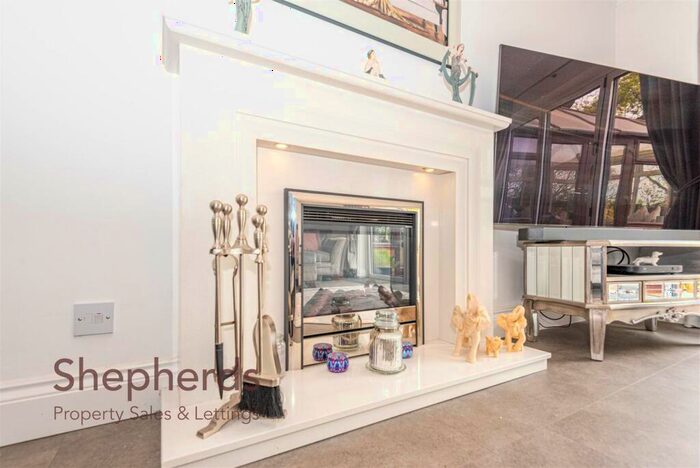 4 Bedroom Detached House For Sale In Tatsfield Avenue, Nazeing, EN9