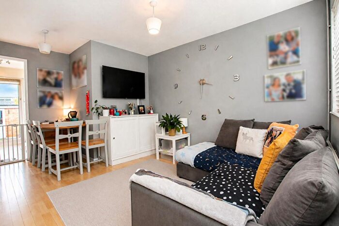 1 Bedroom Terraced House For Sale In Studio Way, Borehamwood, WD6