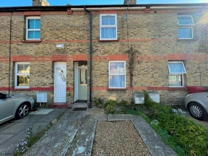 2 Bedroom Terraced House To Rent In Grays Road, Slough, SL1